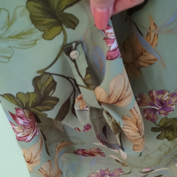Daniel Rainn Green Floral Relaxed Blouse - Picture 4 of 5